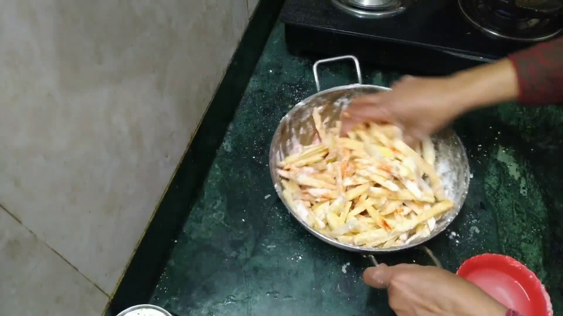 हनी चिल्ली पोटैटो (honey chilli potato recipe in Hindi) रेसिपी चरण 1 फोटो