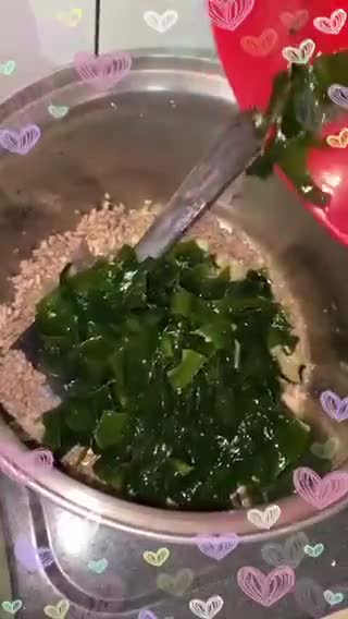 Foto langkah ke 3 dari resep Sup rumput laut (daging giling,rumput laut,sosis,tahu susu,brokoli,enoki).