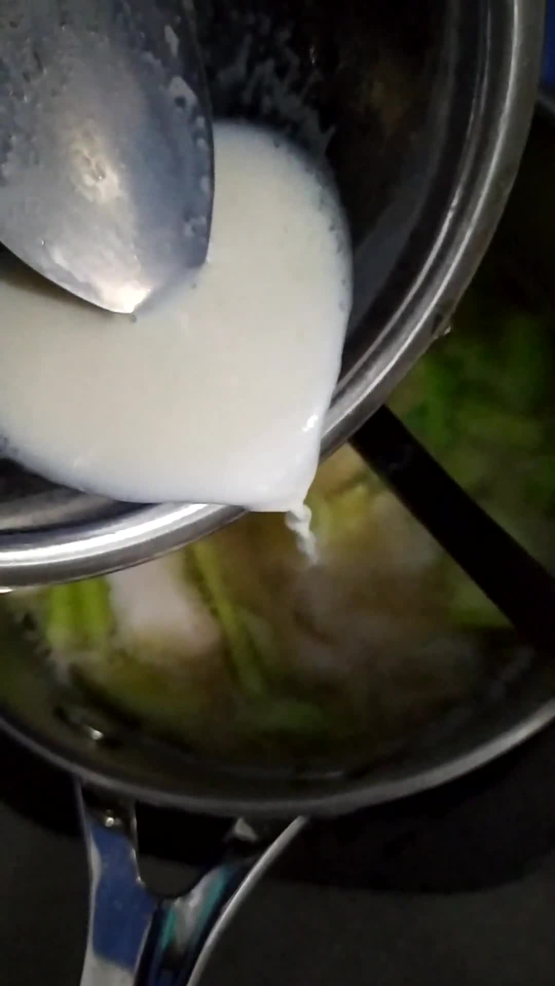 Foto langkah ke 8 dari resep Sup lkan Singapore.