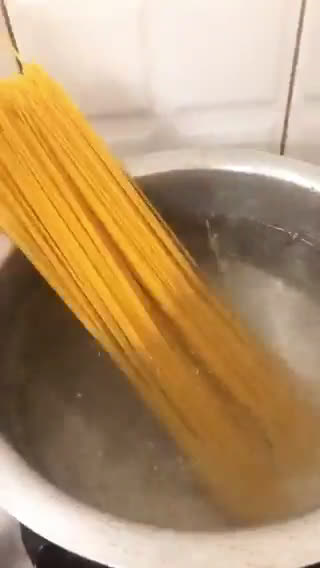 صورة لخطوة 1 من وصفة معكرونه بالبشاميل لذيذة وسهله وسريعه