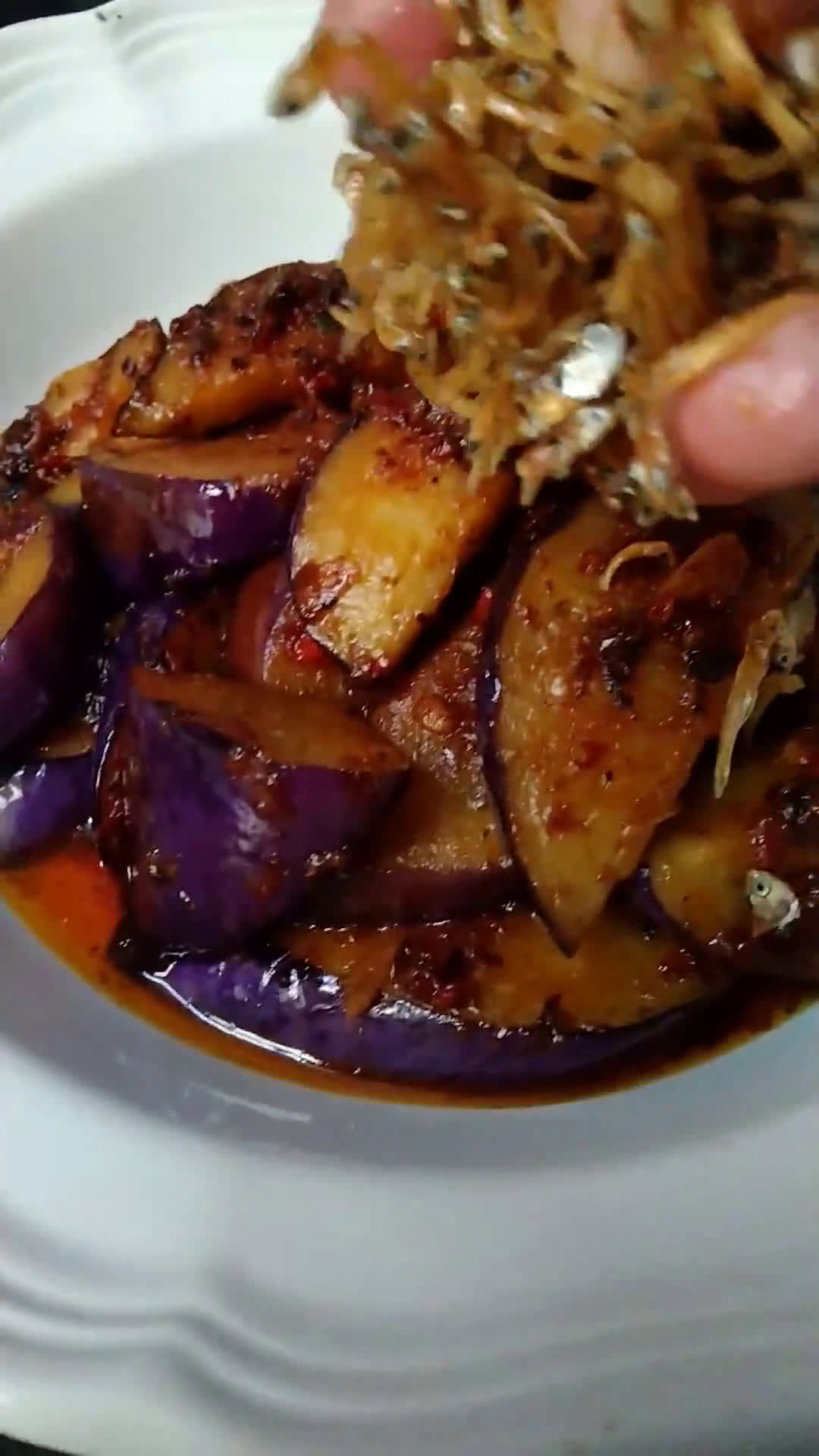 Gambar langkah 3 resipi Terung goreng berlada.