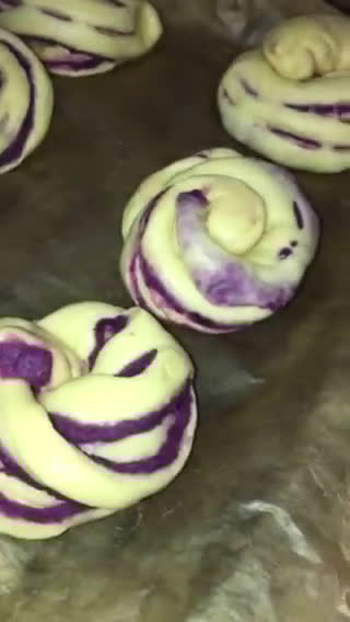 Foto langkah ke 6 dari resep Roti ubi ungu.