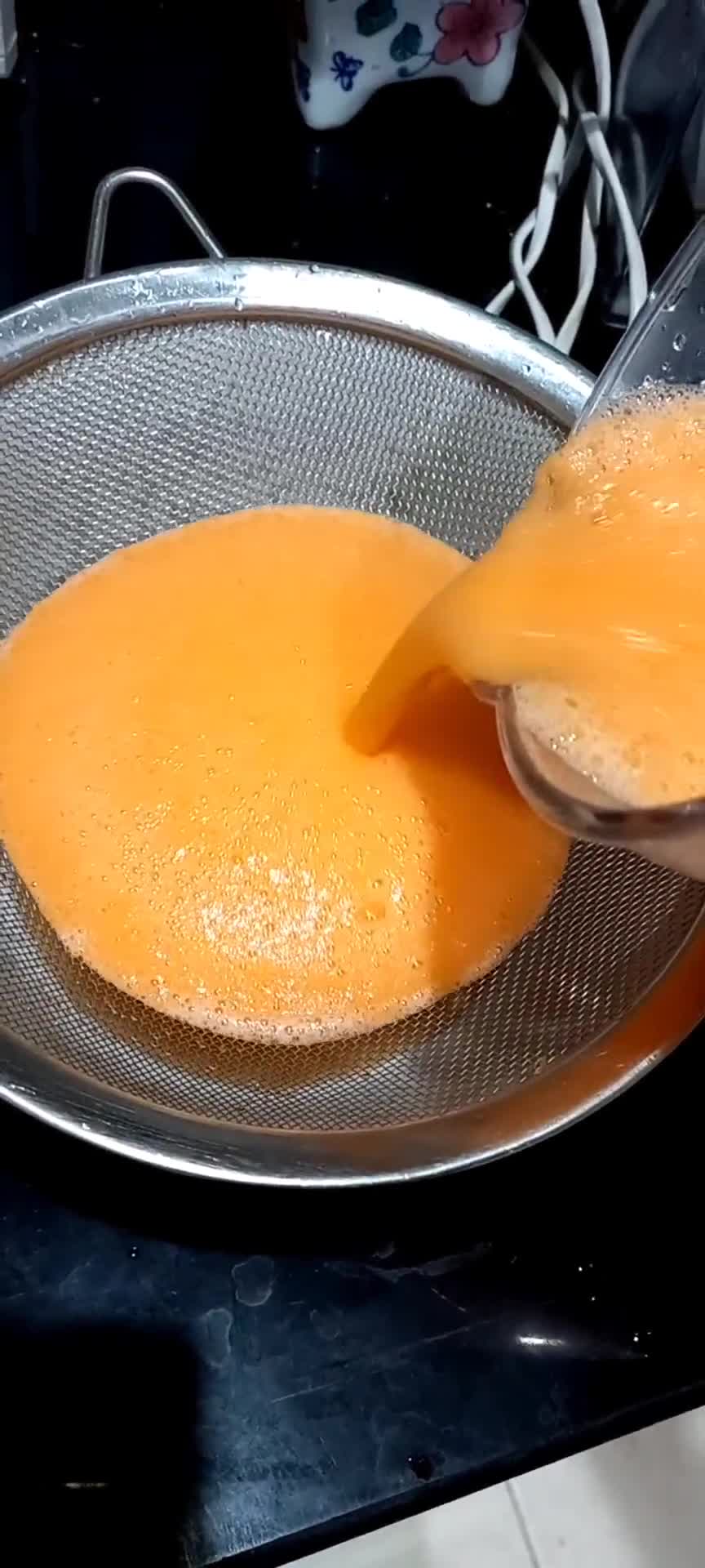 Foto langkah ke 3 dari resep Jus timun wortel pir.