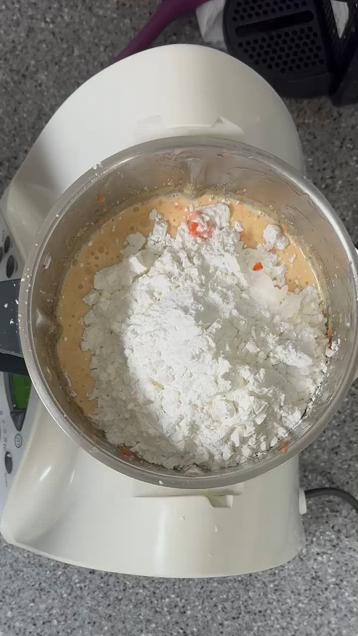Foto del passaggio 4 della ricetta Cupcake Alle Banane, Carote, Albicocche e Noci Gluten Free