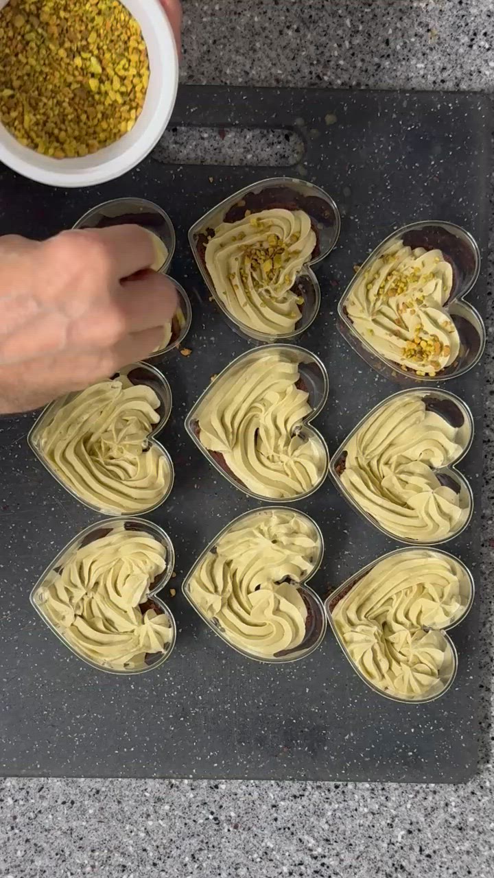 Foto del passaggio 7 della ricetta Tiramisù al Pistacchio