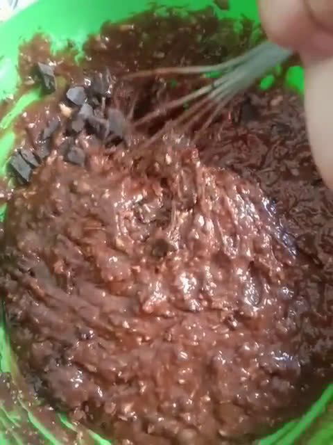 Foto langkah ke 5 dari resep Muffin Pisang Coklat.