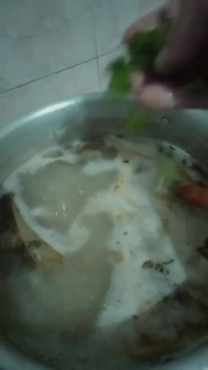 Foto langkah ke 4 dari resep Soto Ceker Bening.