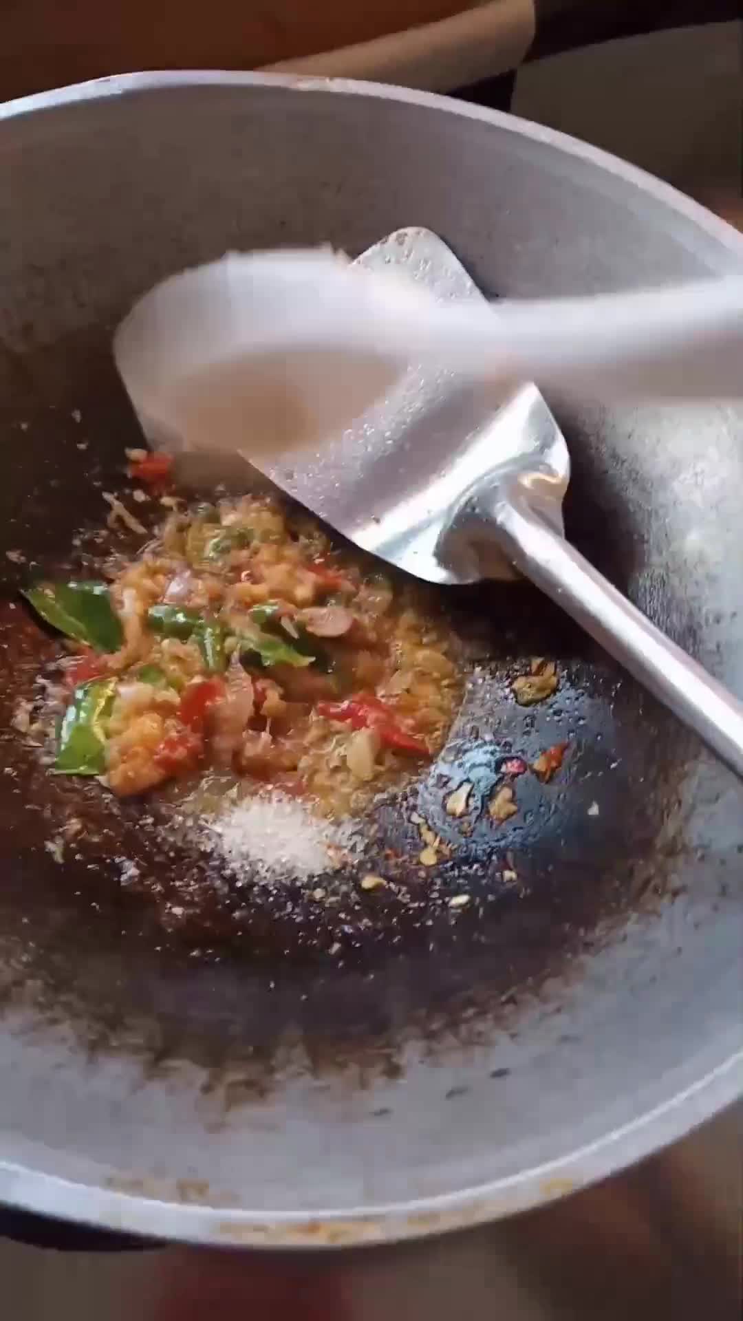 Foto langkah ke 3 dari resep Tongkol suwir pedas.