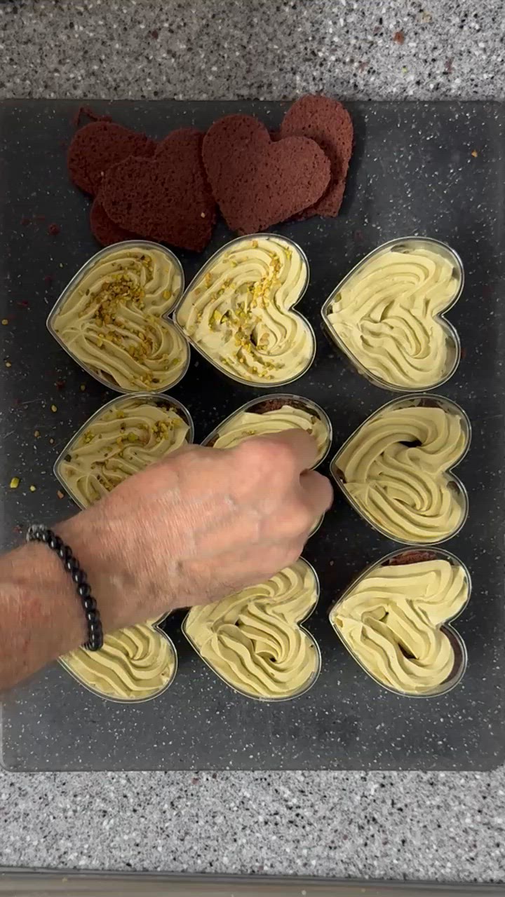 Foto del passaggio 8 della ricetta Tiramisù al Pistacchio