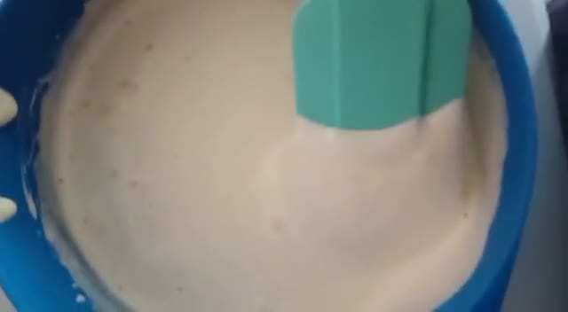 Foto del paso 8 de la receta: Chocoflan🍫 con fresa 🍓(pastel imposible)