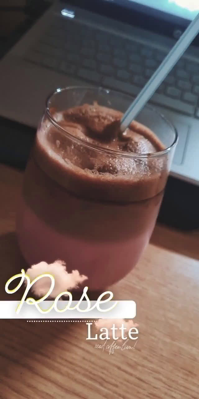 صورة لخطوة 3 من وصفة قهوة روز لاتيه البارده