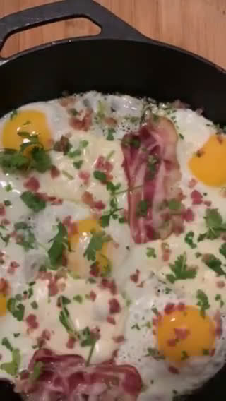 Foto del paso 1 de la receta: Huevos estrellados ✔️