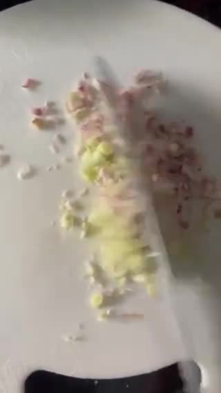 Hình bước làm 1 của món Lườn cá hồi nướng sả NCKD