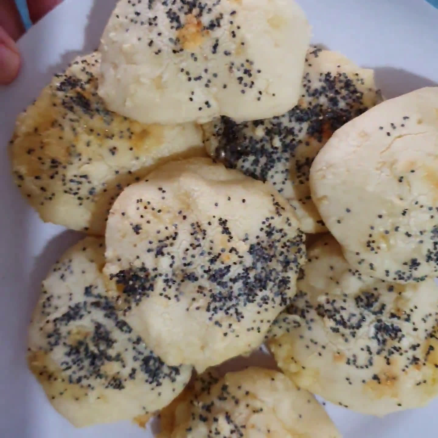 Foto del paso 3 de la receta: 🫓•°•🧀 Chipas con Amapola