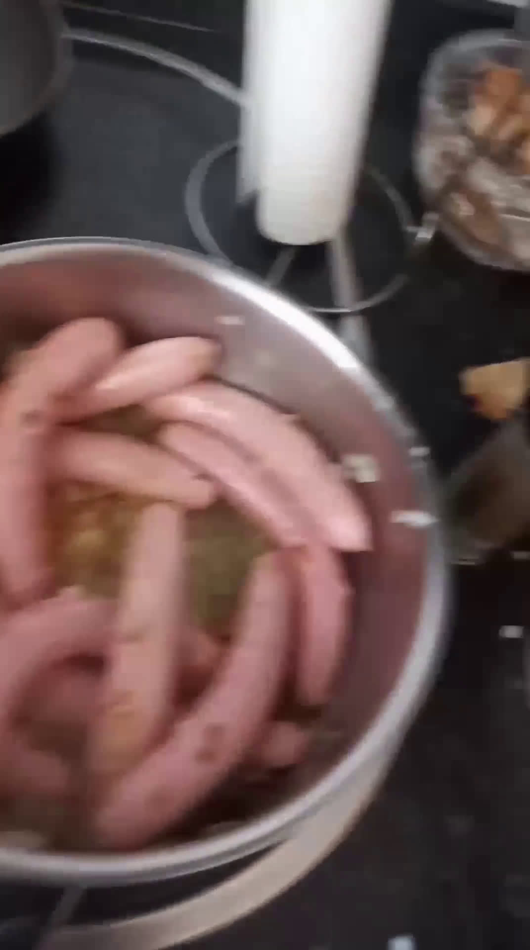 Foto del paso 3 de la receta: Salchichas al vino (receta de mi madre)