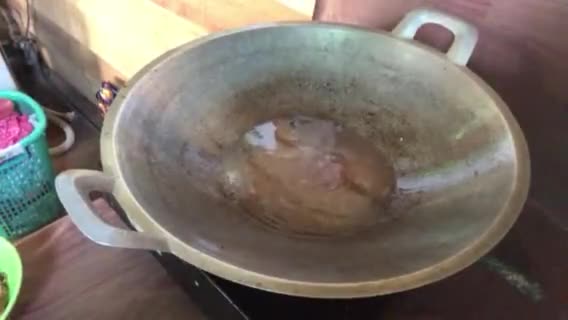 Foto langkah ke 3 dari resep Telur ceplok kuah asam.