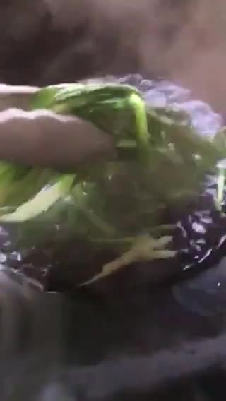 Gambar langkah 3 resipi Garlic Oil Pak Choy.