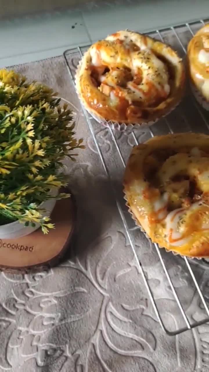 Foto langkah ke 9 dari resep Pizza Roll.