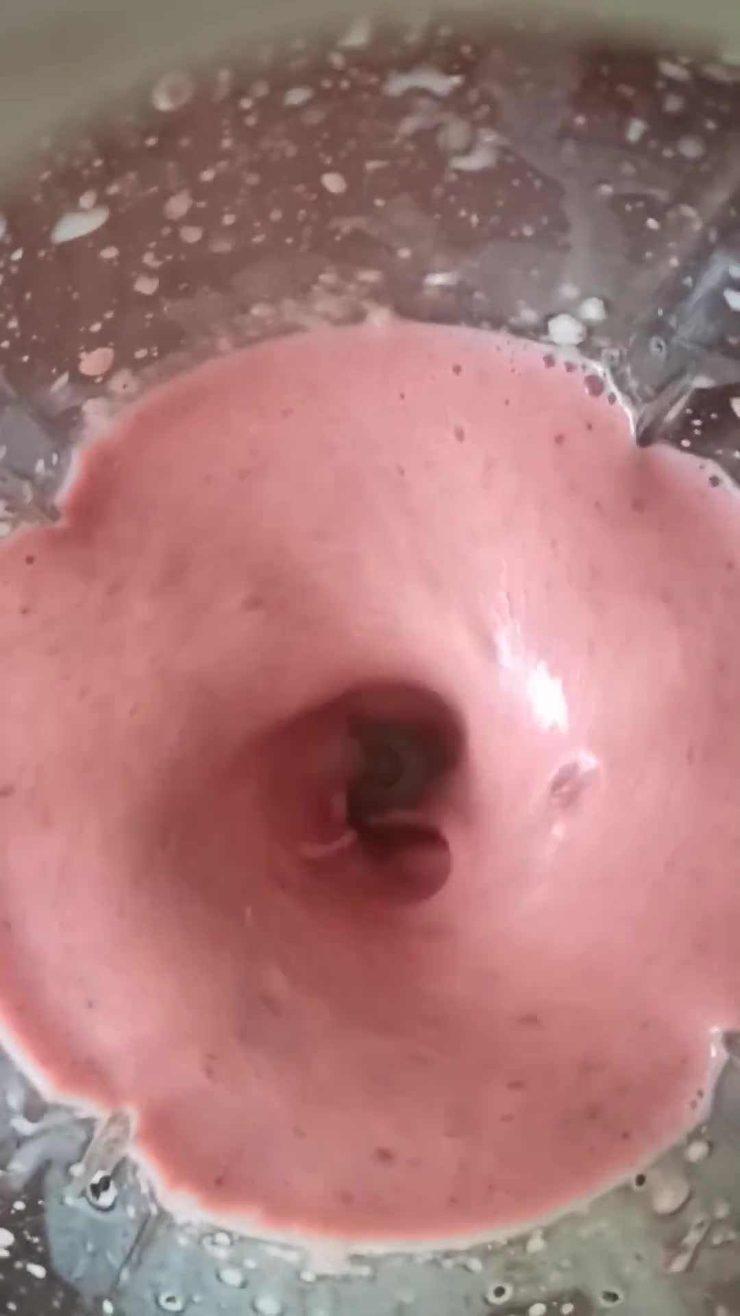 Foto del paso 2 de la receta: Smoothie de manzana y frutillas congeladas
