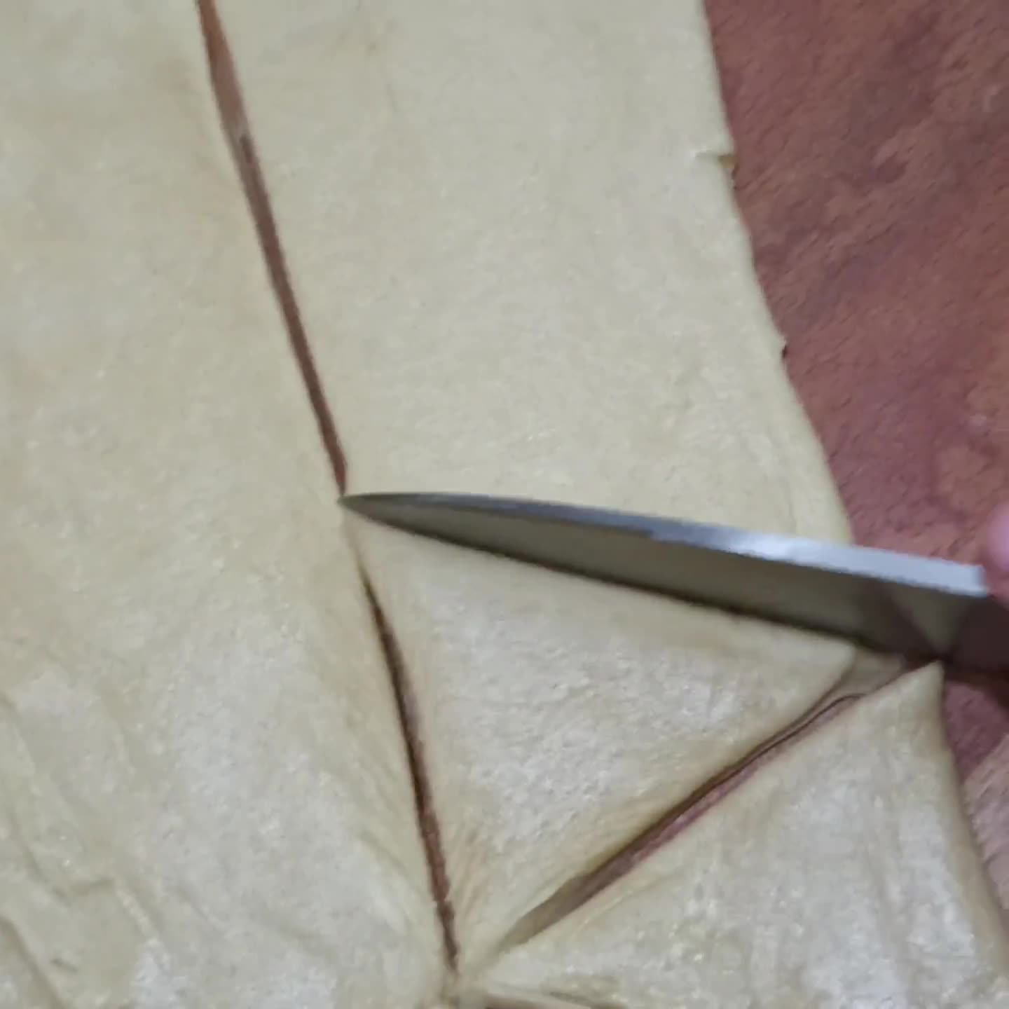 عکس مرحله 6 از دستور نان خرمایی (کروسان شکل)