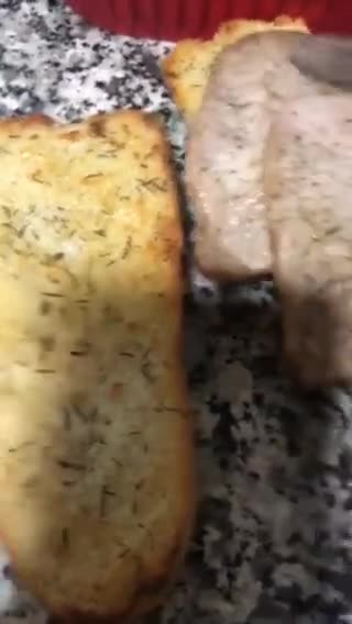 Foto del paso 6 de la receta: Bocadillo de lomo, queso y pimientos