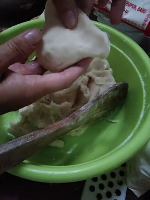 Foto langkah ke 4 dari resep Pempek Dos (Tanpa Ikan).