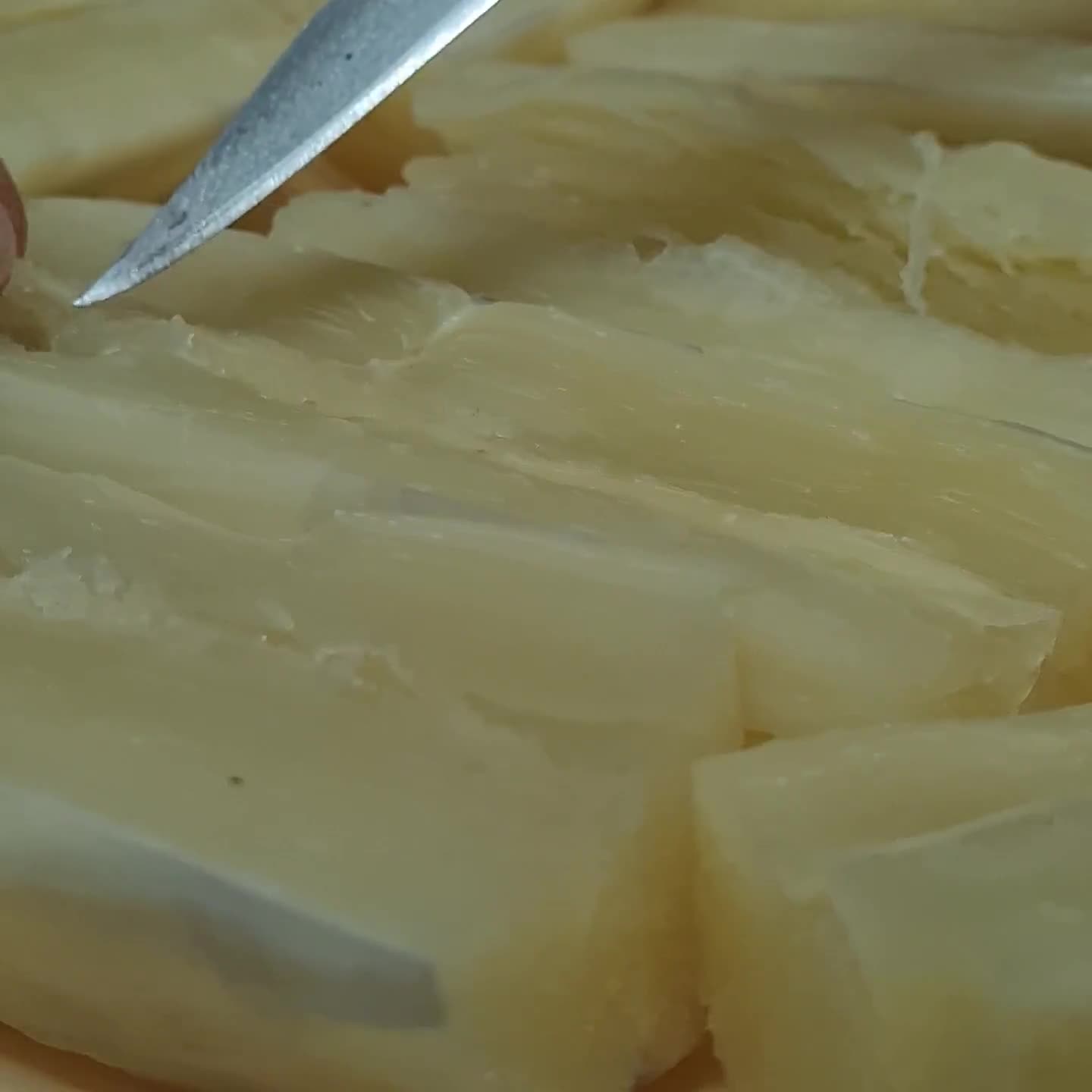 Foto del paso 2 de la receta: Mandi'o chyryry 🇵🇾 Mandioca revuelta con queso Py 🇵🇾