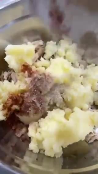 صورة لخطوة 2 من وصفة كرات دجاج توم وجيري هبة التيك توك 🍗🥔
