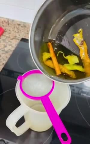 Foto del paso 2 de la receta: Sangría de Cava 🍾 🍑 🍋 🍊 🍓