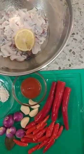 Foto langkah ke 1 dari resep Cumi Balado 15 Menit.