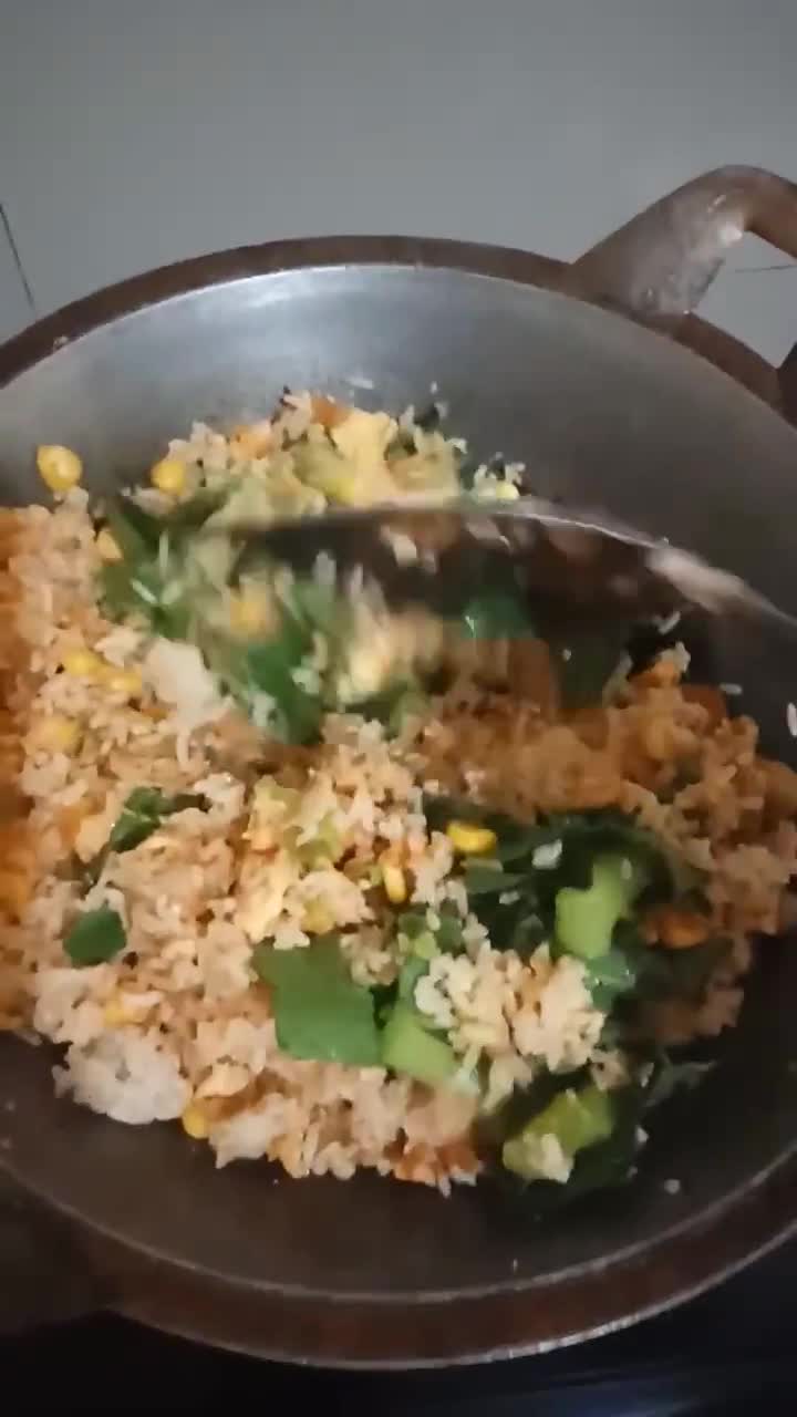 Foto langkah ke 4 dari resep Nasi Goreng Bakso + Sayur.