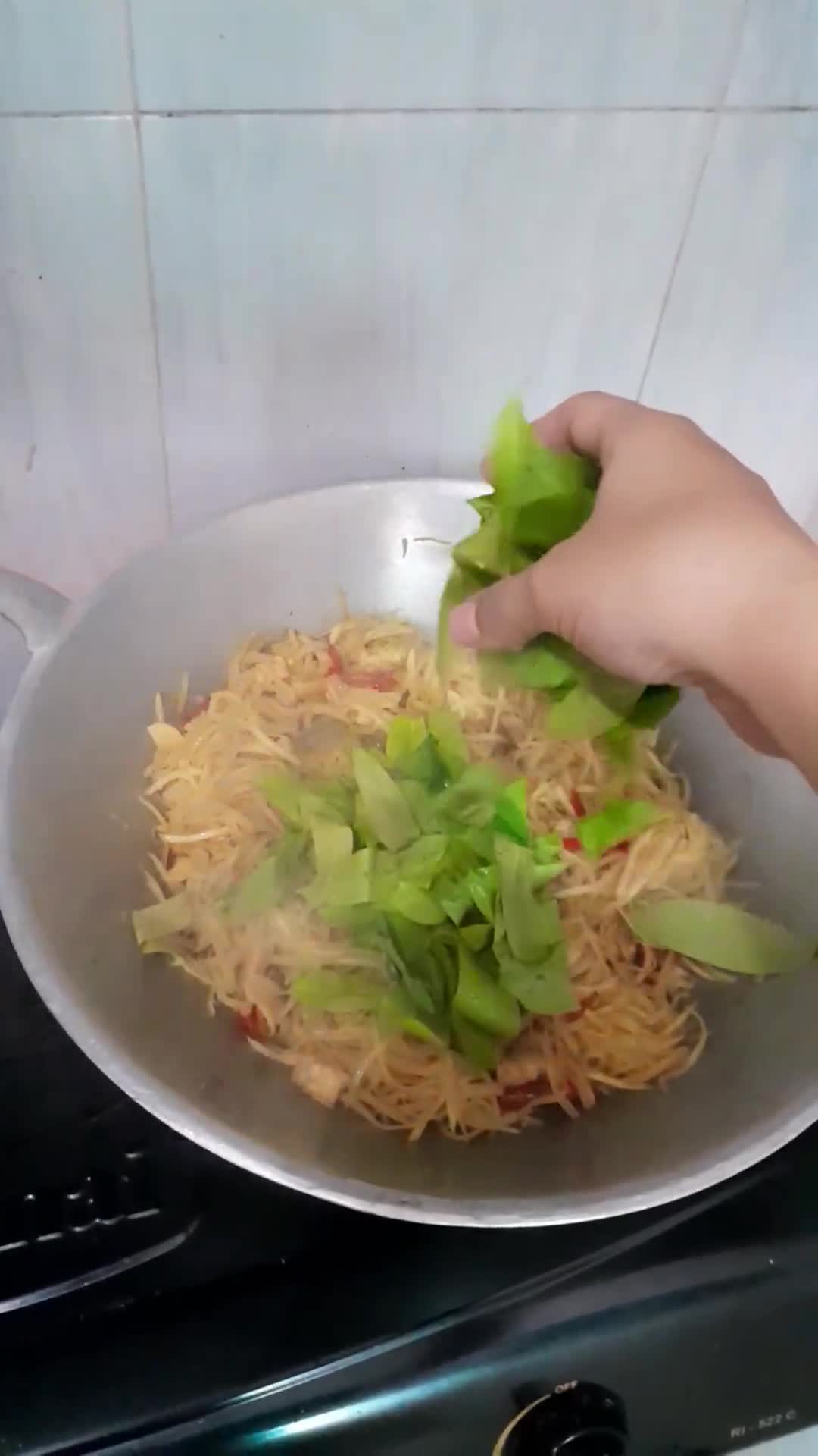 Foto langkah ke 11 dari resep Oseng Gandul (Tumis Pepaya Muda).