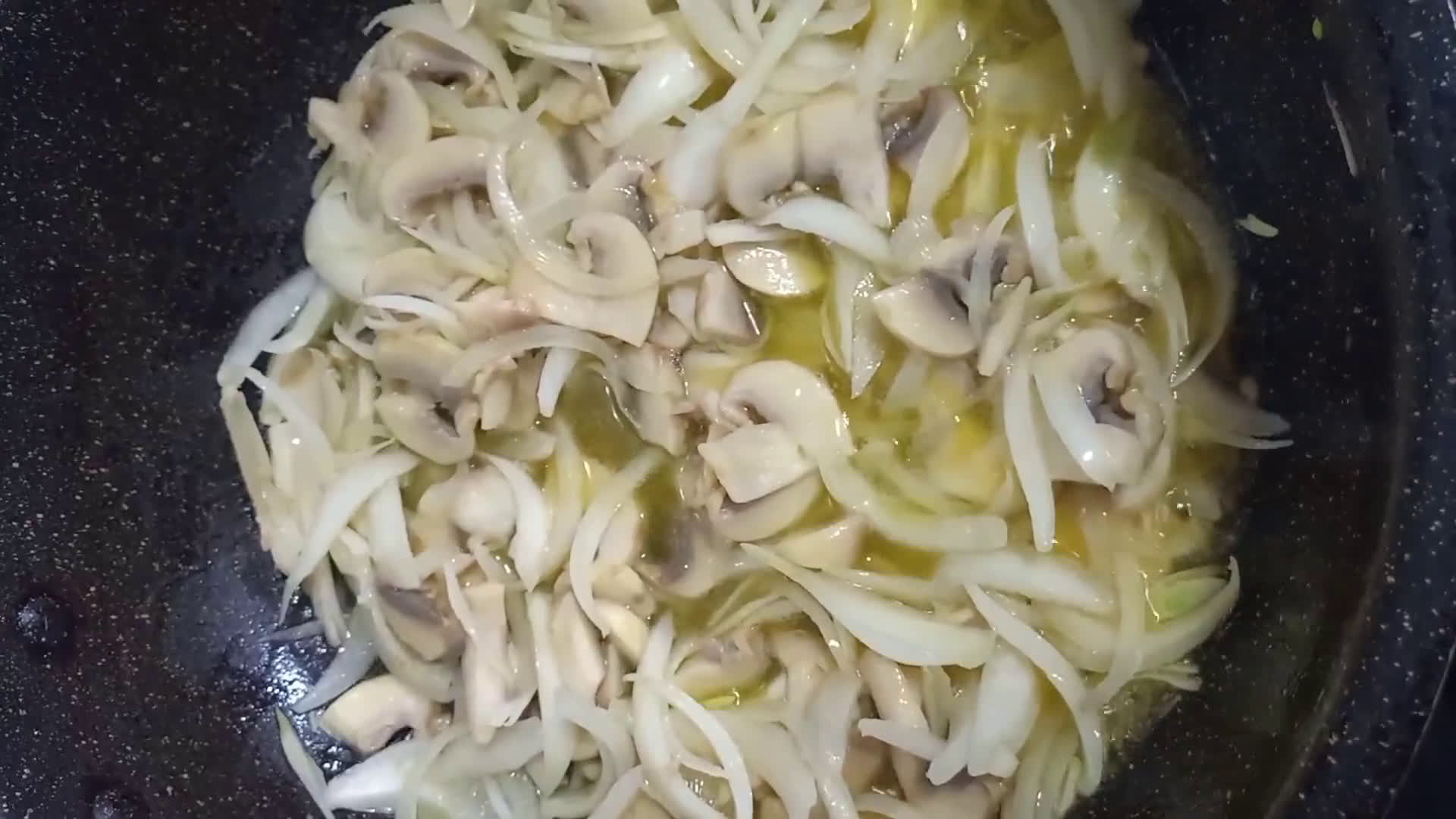 عکس مرحله 2 از دستور خوراک دل مرغ با قارچ