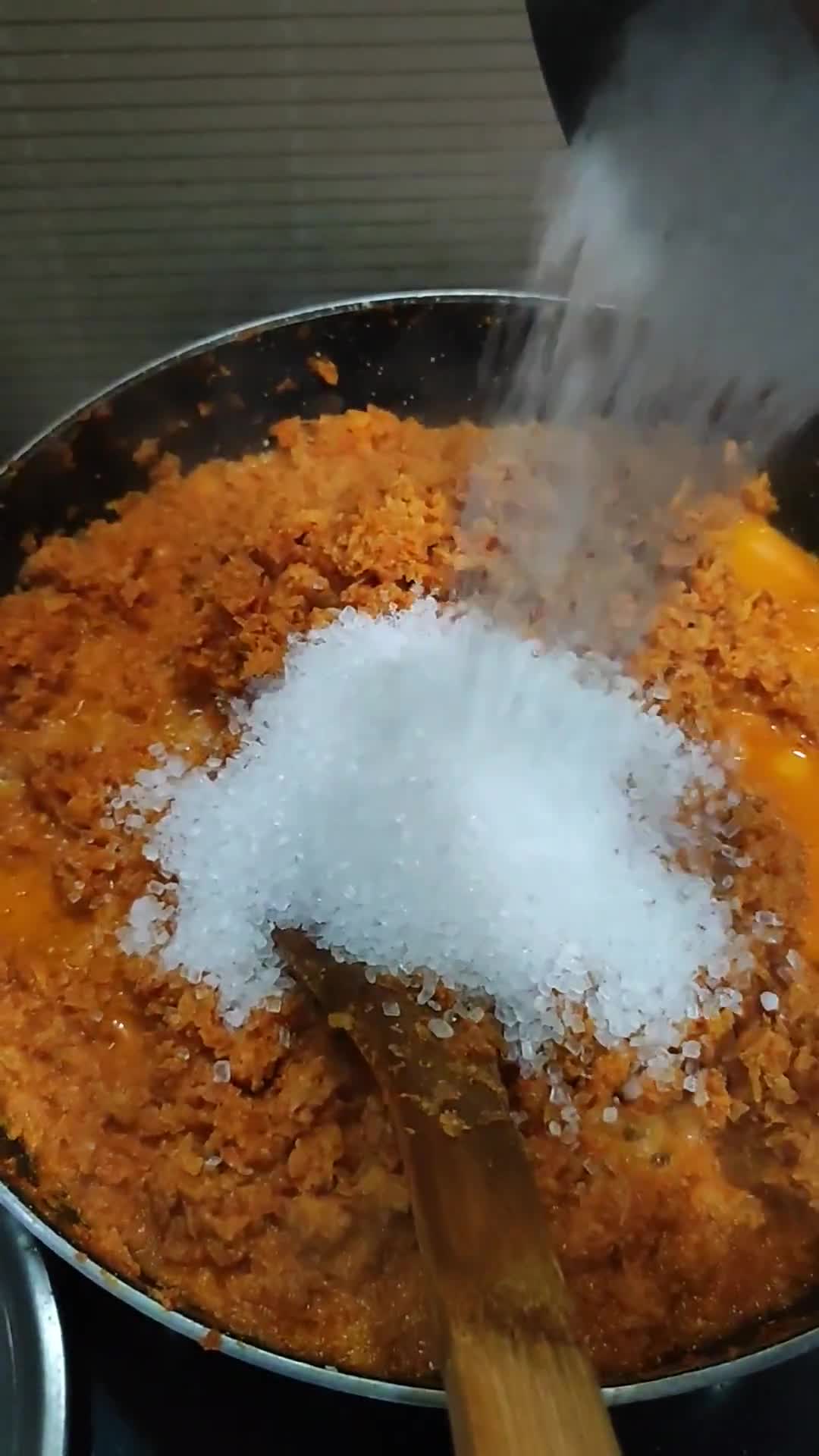 गाजर हलवा(GAJAR HALWA RECIPE IN HINDI) रेसिपी चरण 2 फोटो