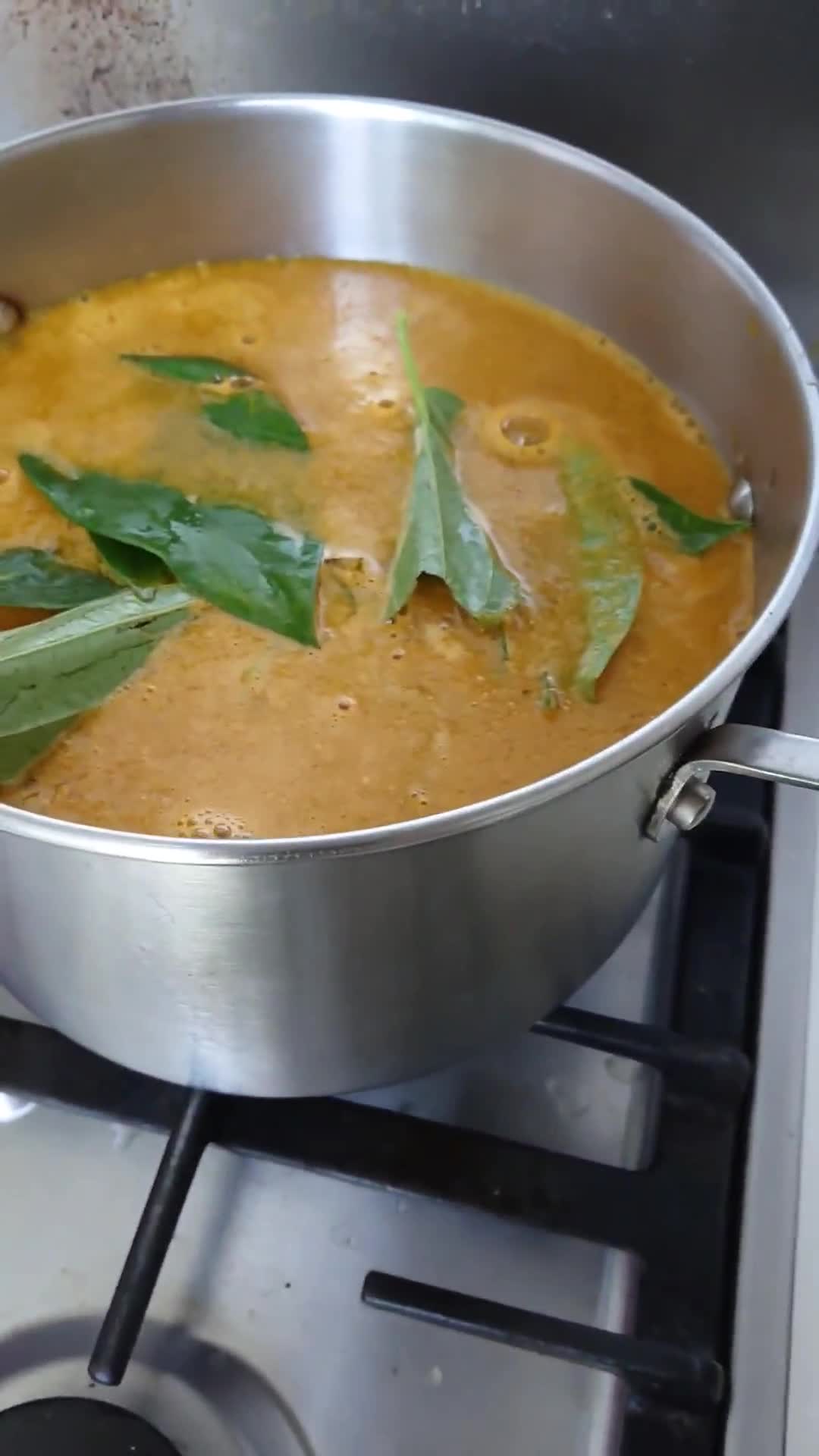 Foto langkah ke 2 dari resep 64. Jamu Kunyit Asem Sirih.