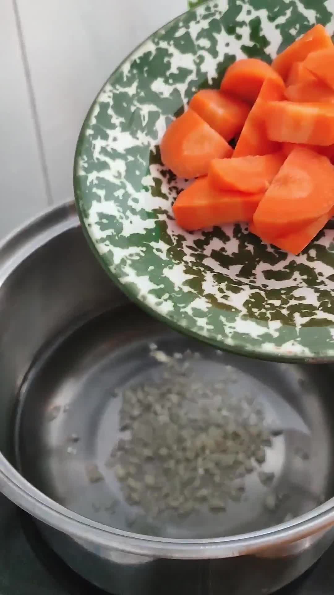 Foto langkah ke 1 dari resep Japanese Egg & Tofu Soup.