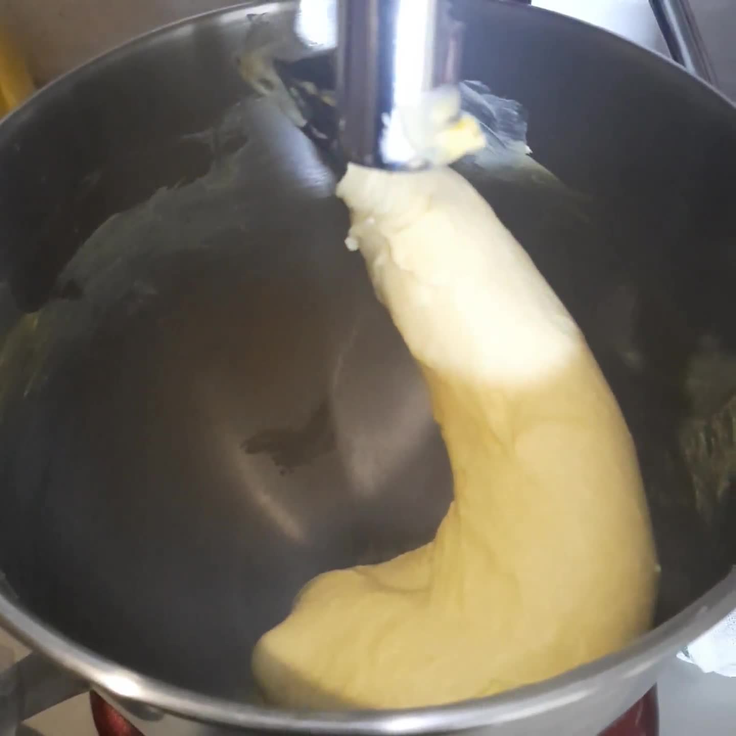Foto langkah ke 2 dari resep Donat kentang.