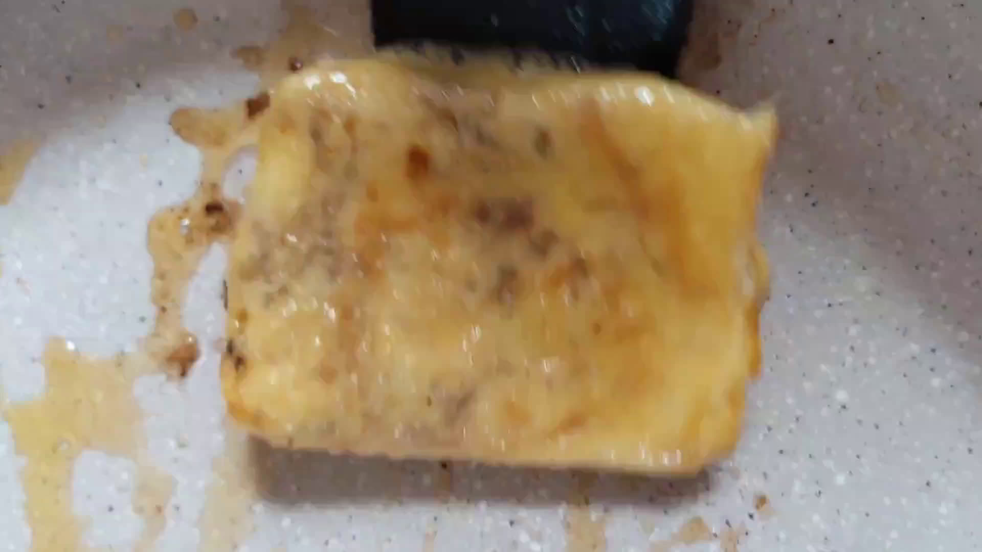 Foto langkah ke 5 dari resep Martabak Teflon Simpel.