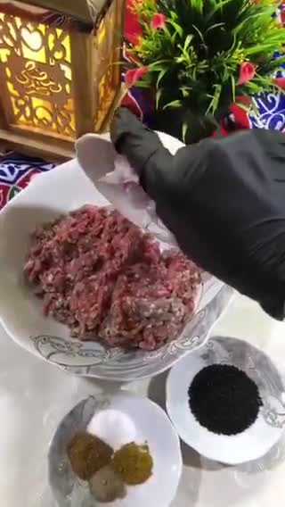 صورة لخطوة 1 من وصفة فرموزة باللحم المفروم والبصل