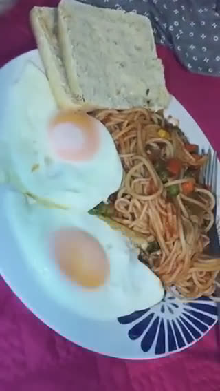 Foto del paso 6 de la receta: Fideos con salsa y mix de verduras ❤️