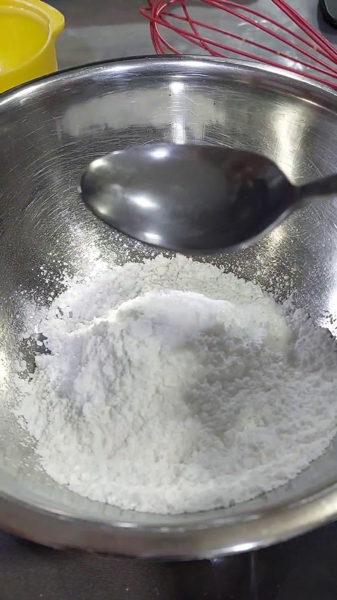 Foto del paso 1 de la receta: Glaseado dulce para decorar galletas
