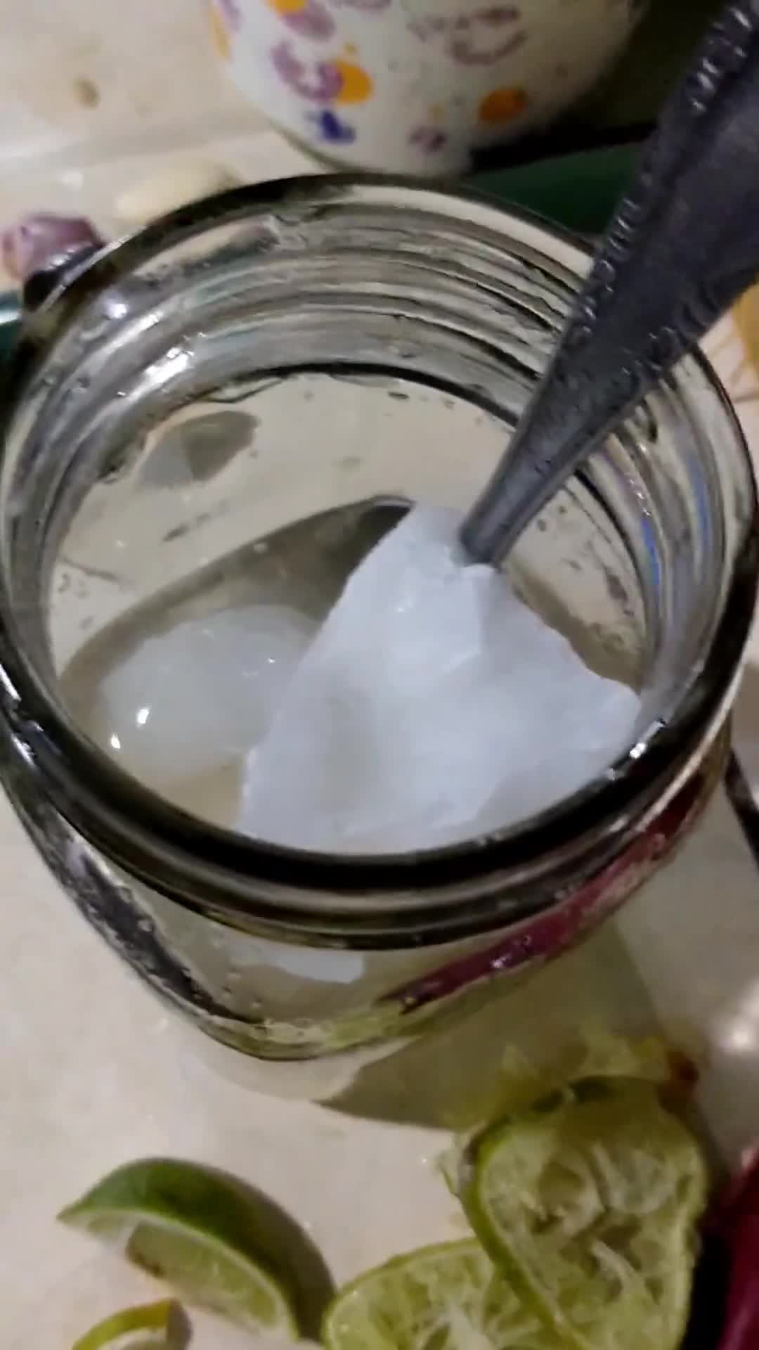 Foto langkah ke 2 dari resep Es Gula Jeruk Nipis khas resto Bali.