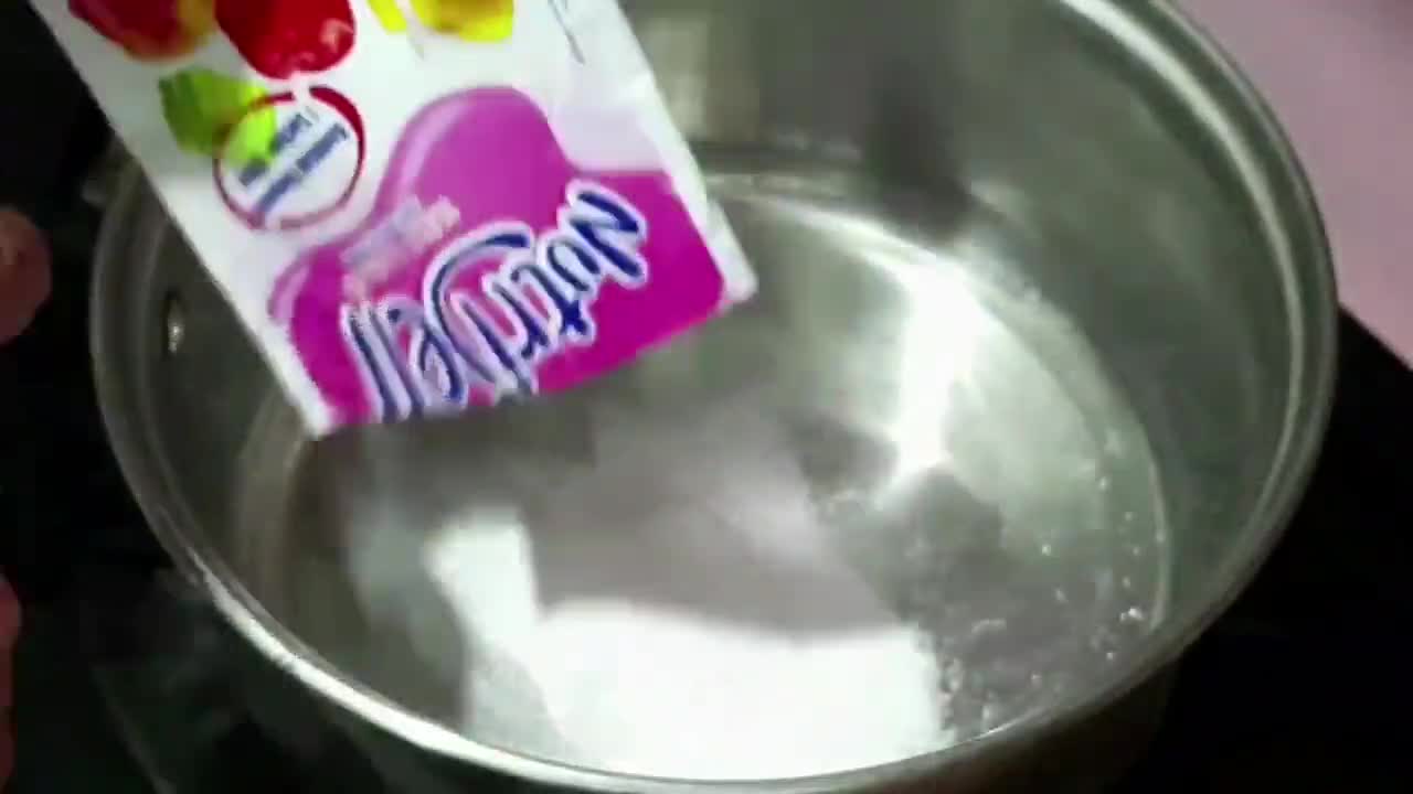 Foto langkah ke 1 dari resep Silky puding stroberi.