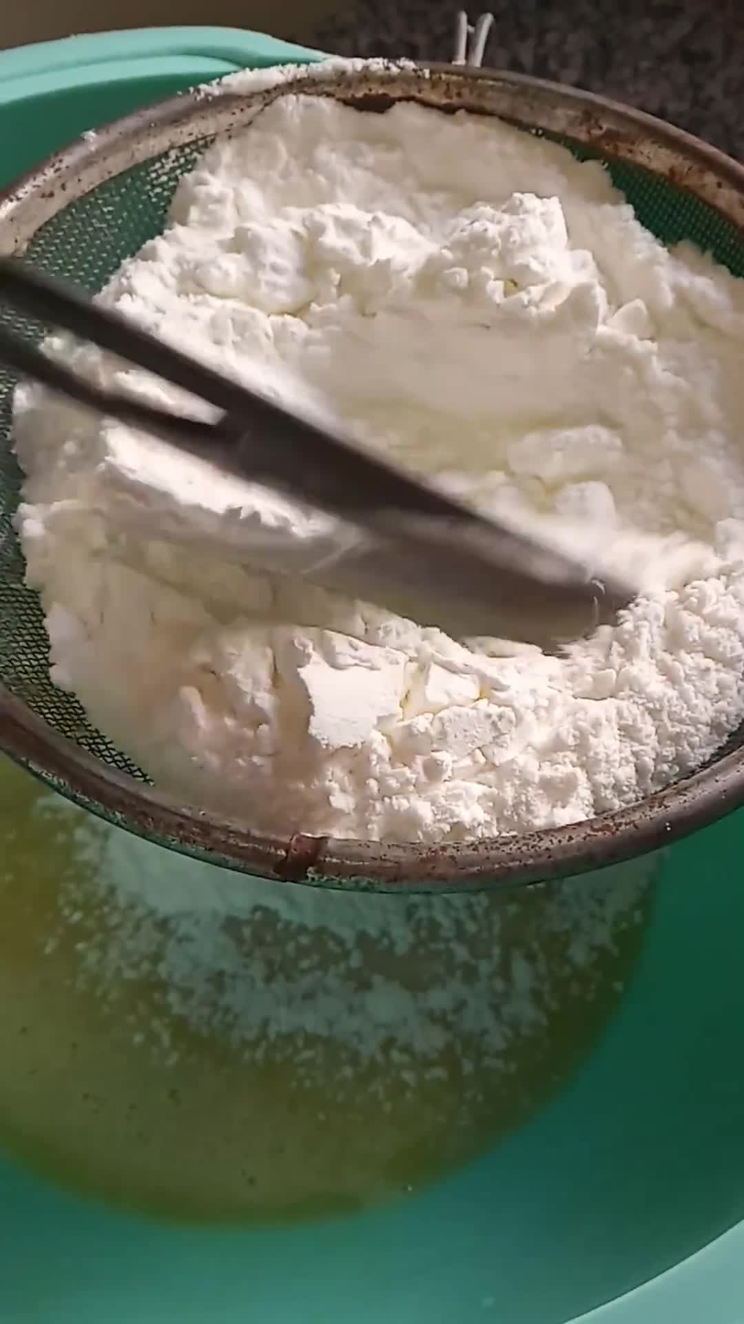 Foto del paso 2 de la receta: Alfajores de maicena sin gluten, con aceite