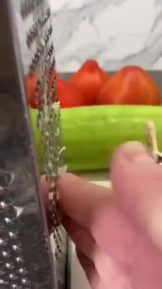 Фото кроку 3 до Кабачки з часниковим соусом та томатами 👌.