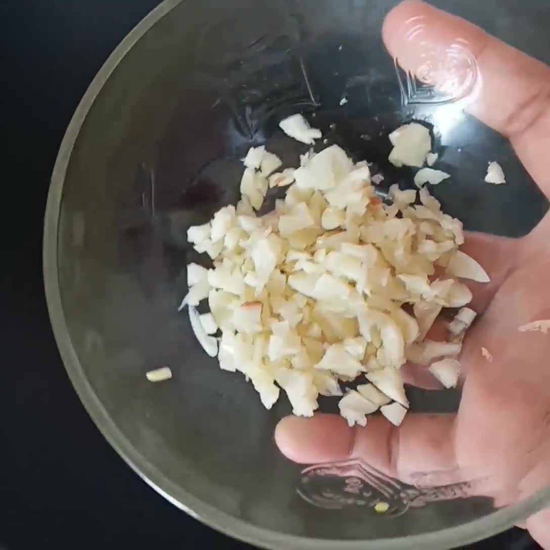 Foto langkah ke 2 dari resep Tumis Bayam Bawang Putih.