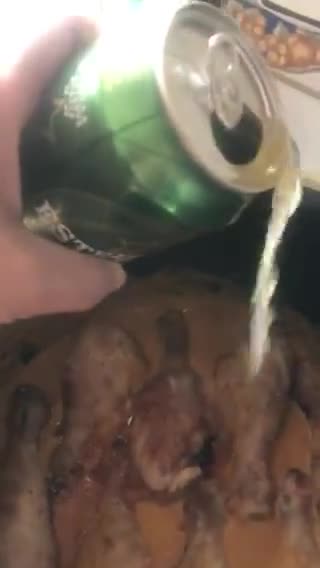 Foto del paso 9 de la receta: Muslos de pollo en salsa con cerveza 🍺