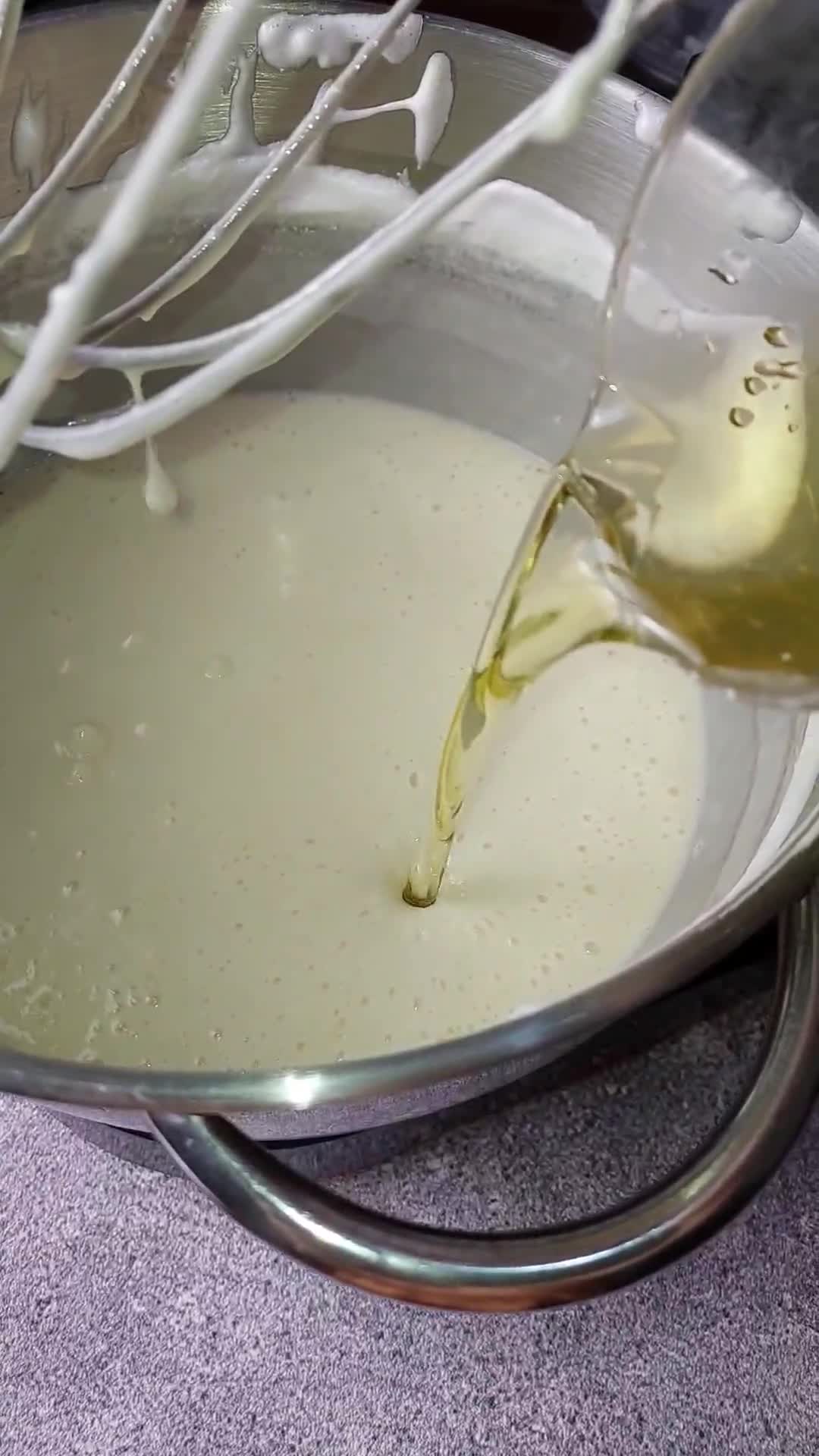 Foto langkah ke 4 dari resep Bolu kukus Putih Telur.