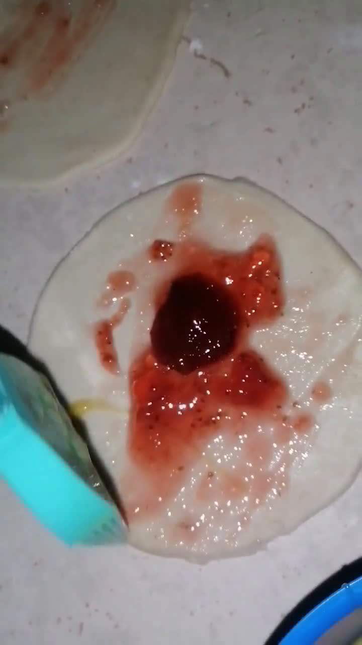 Foto del paso 5 de la receta: Empanadas y banderillas ✨
