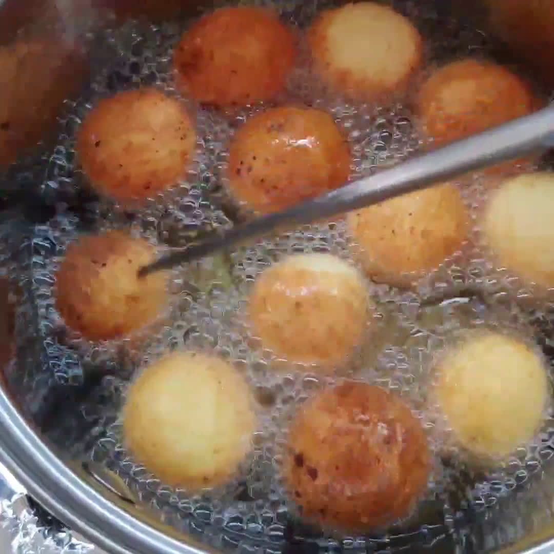 A picture of step 5 of Cottage cheese donuts.